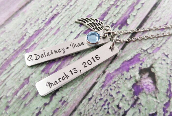 Choosing the Right Personalized Memorial Jewelry Gift
